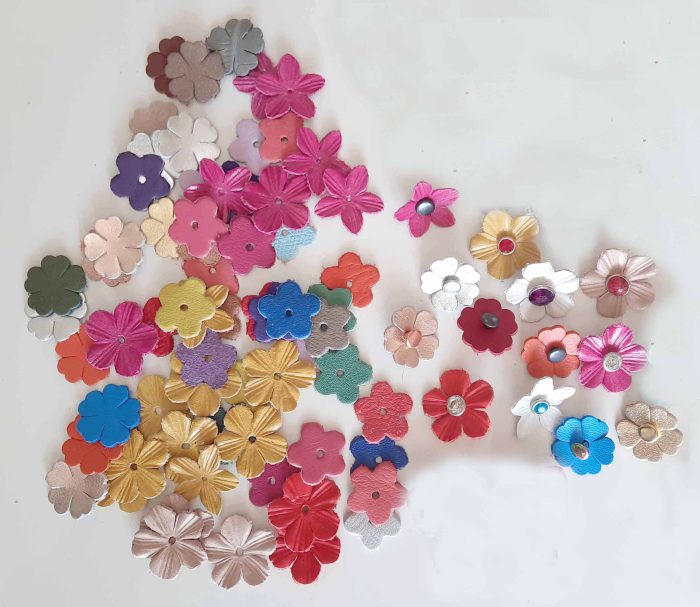 Random chosen Leather colored Flowers